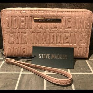Steve Madden Blush BZip Around Wallet